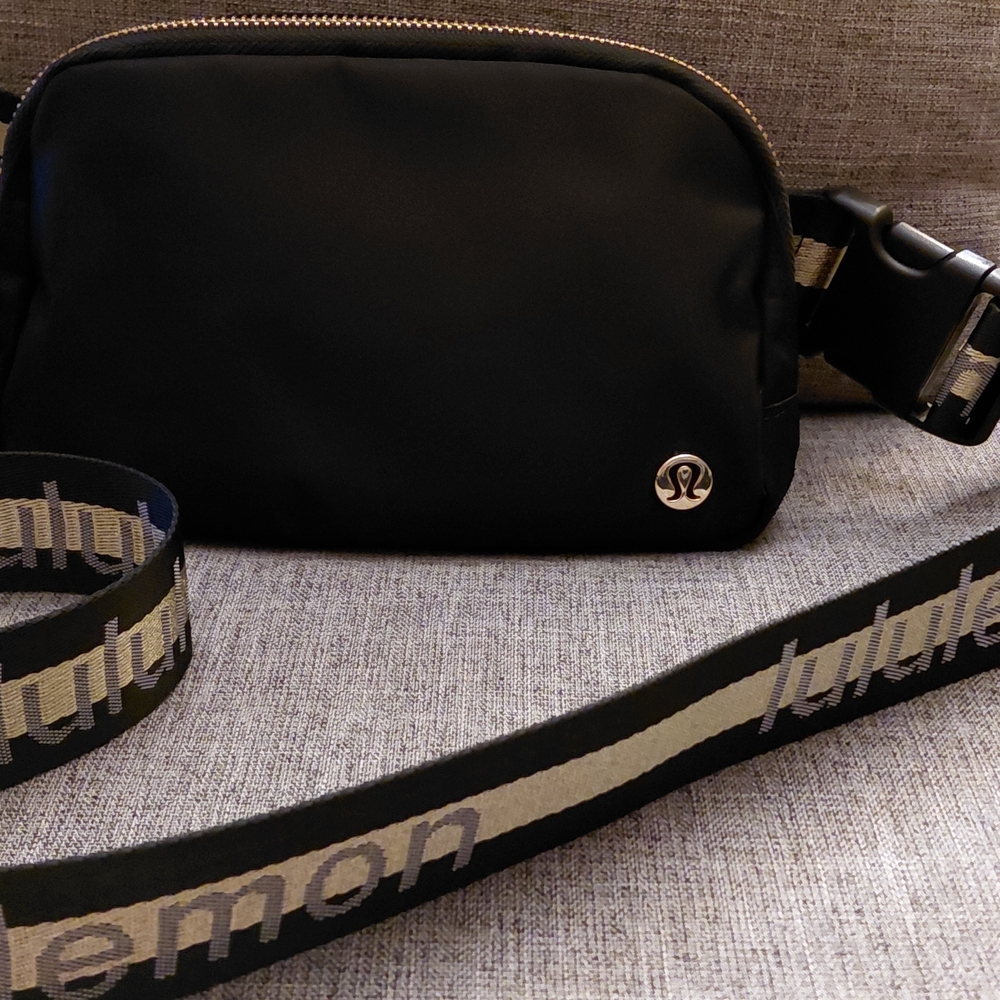 lululemon Black Crossbody Pouch with Rose Gold Zipper
